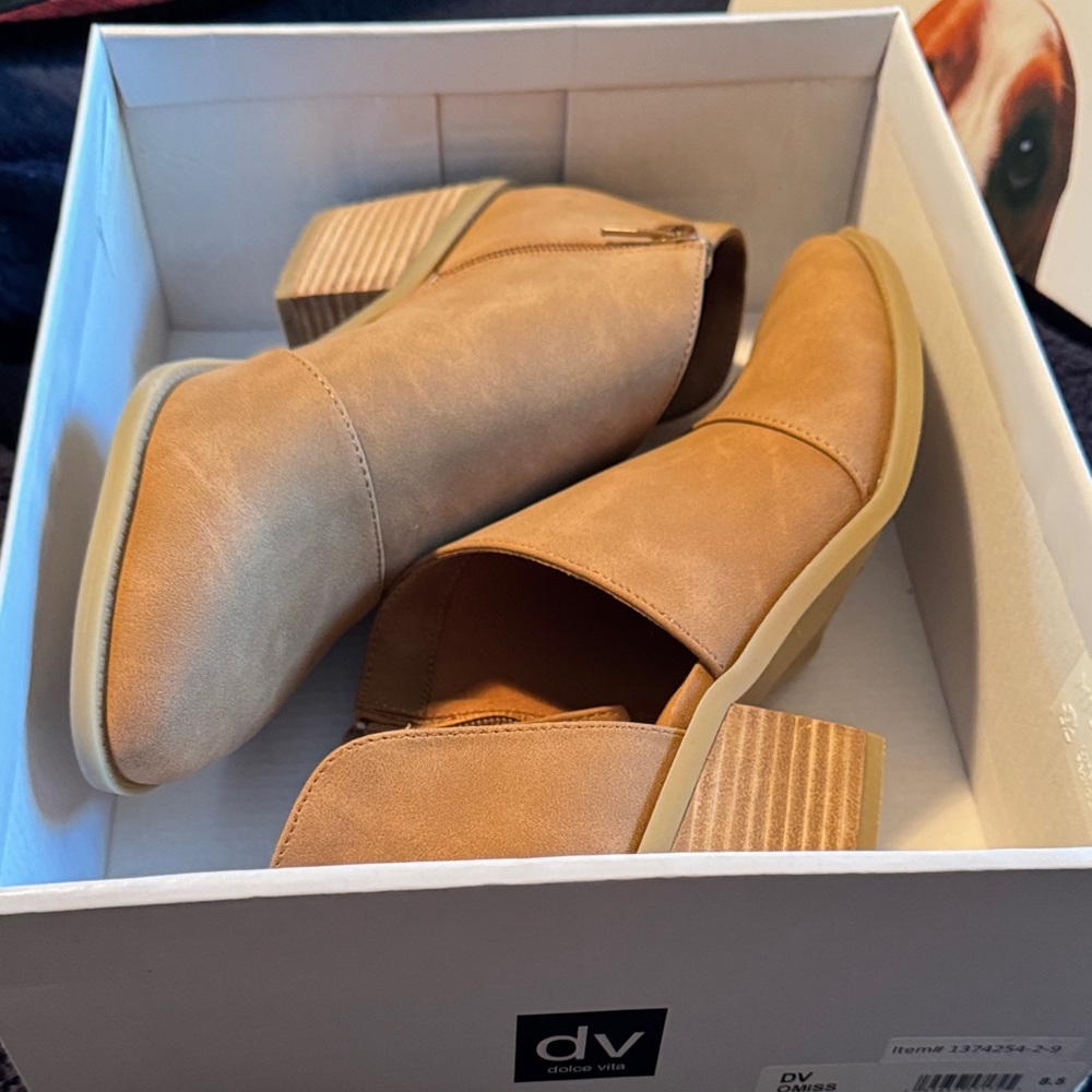 DV by Dolce Vita Women's Brown Ankle Booties